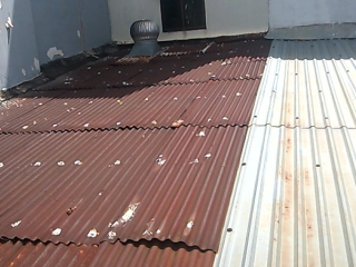 Vì sao nên thay mái tôn rỉ sét tại tphcm
